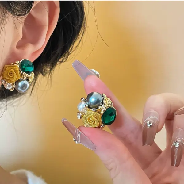 Retro French Rose Stud