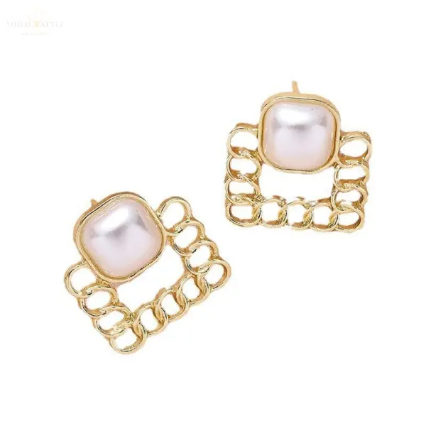 Elegant Pearl Stud