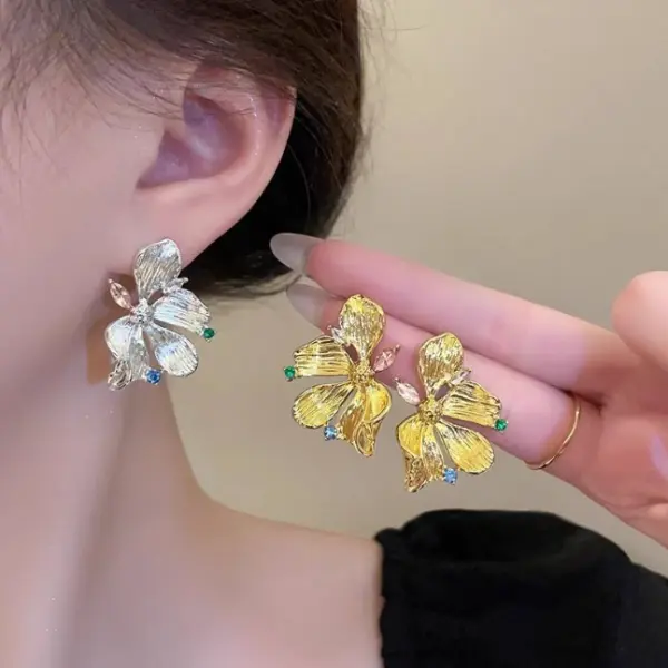 Women’s fashion accessories, trendy earrings for women, stylish bracelets, designer neckpieces, affordable jewelry India, handmade jewelry online, luxury fashion accessories India
